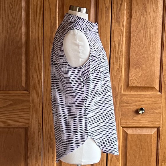 TALBOTS - Sleeveless Tunic Blouse - Geo Design -- Excellent Condition - Picture 3 of 9